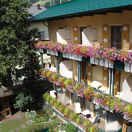 Hotel Cavallino Bianco - Weisses Roessl Innichen Buitenkant foto
