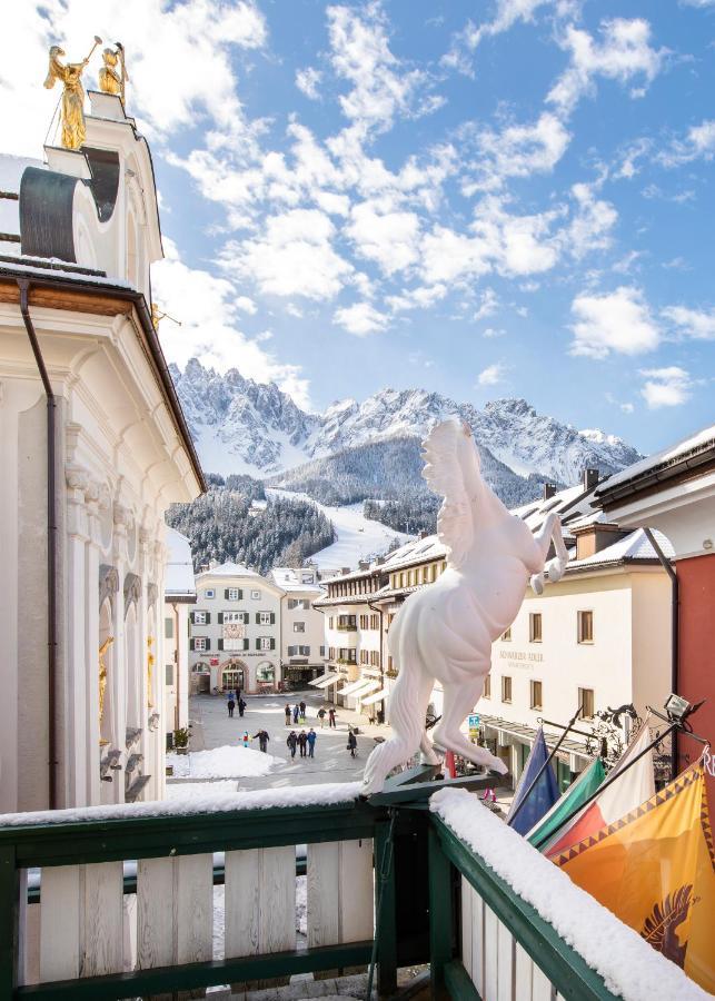 Hotel Cavallino Bianco - Weisses Roessl Innichen Buitenkant foto