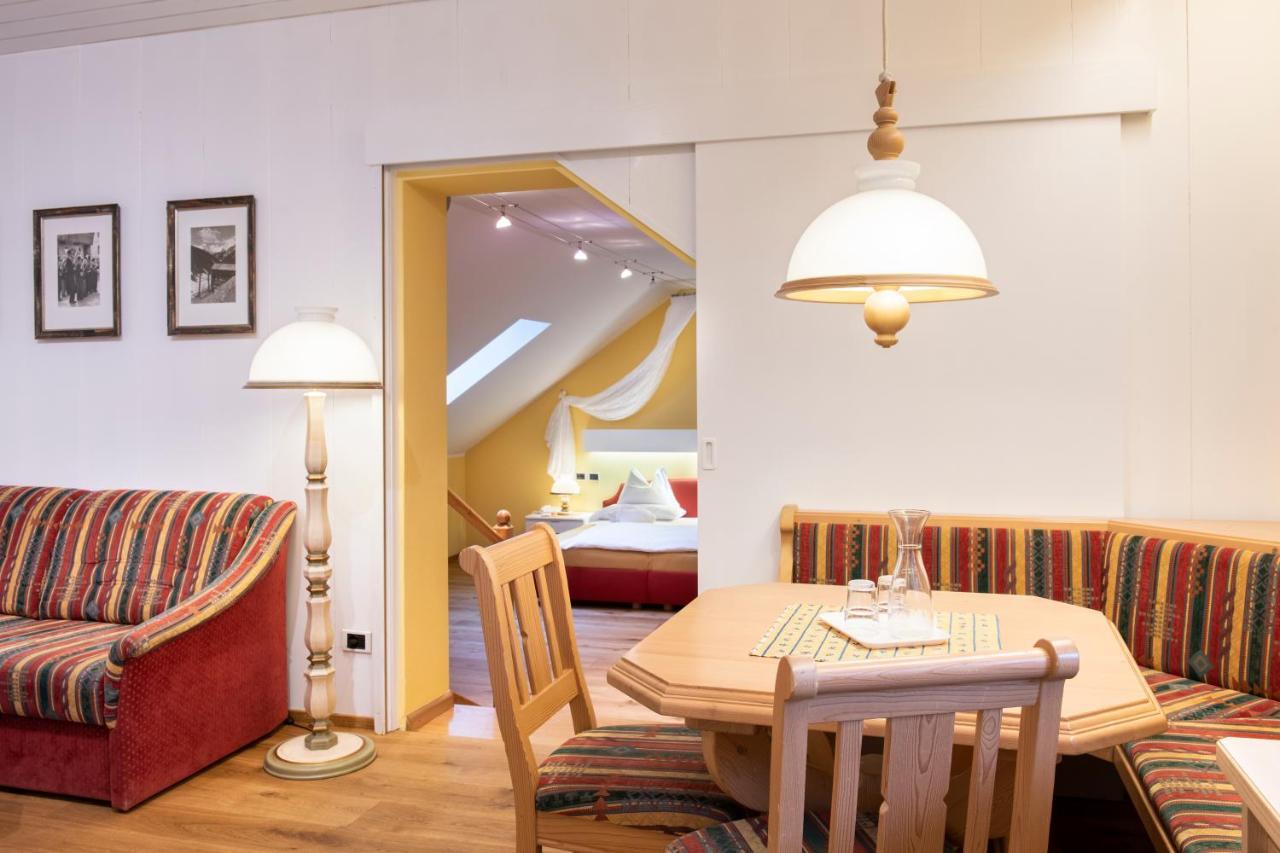 Hotel Cavallino Bianco - Weisses Roessl Innichen Buitenkant foto