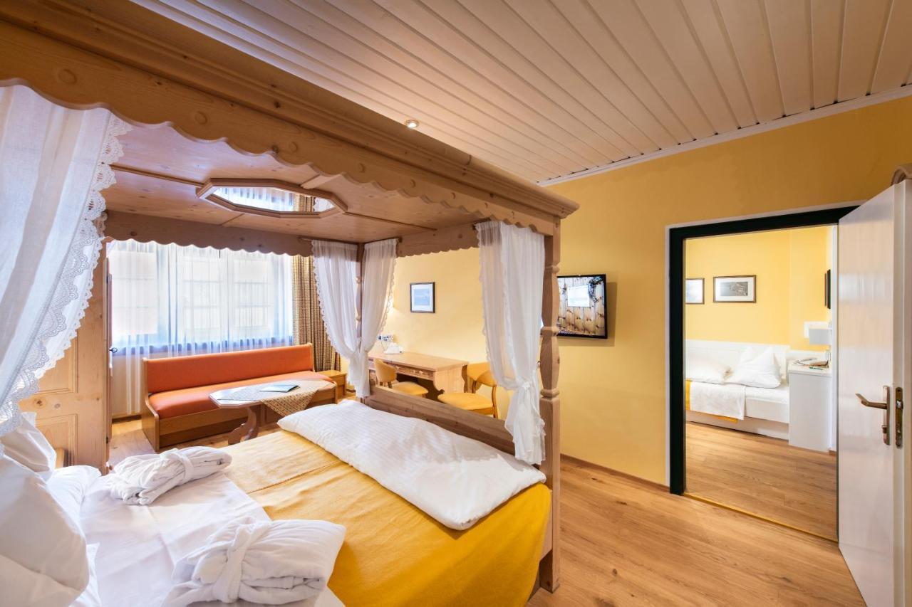 Hotel Cavallino Bianco - Weisses Roessl Innichen Buitenkant foto