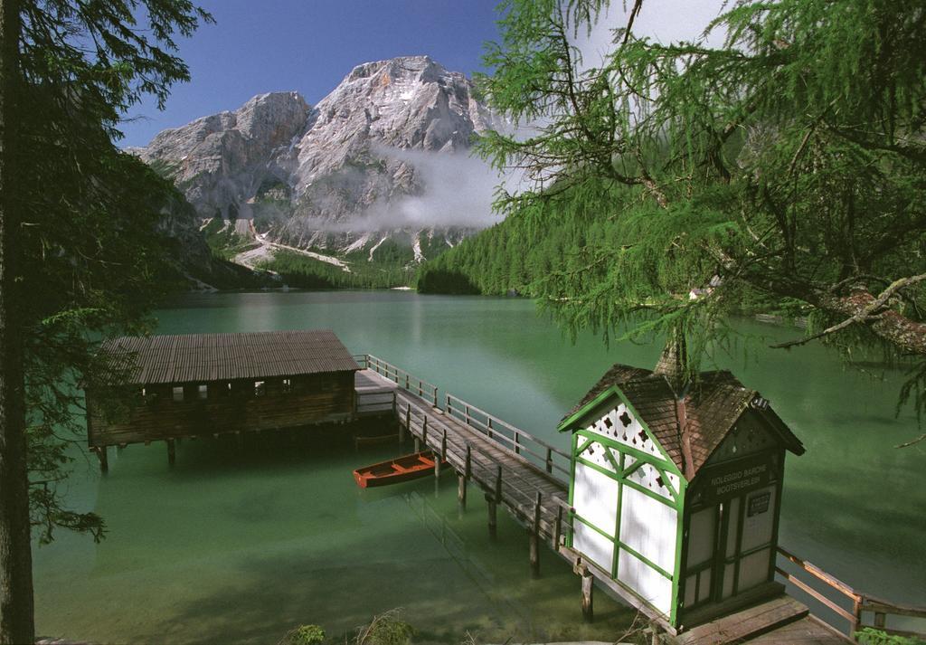 Hotel Cavallino Bianco - Weisses Roessl Innichen Buitenkant foto