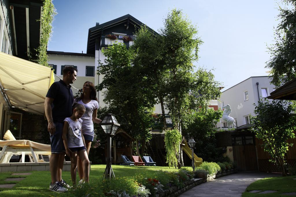 Hotel Cavallino Bianco - Weisses Roessl Innichen Buitenkant foto