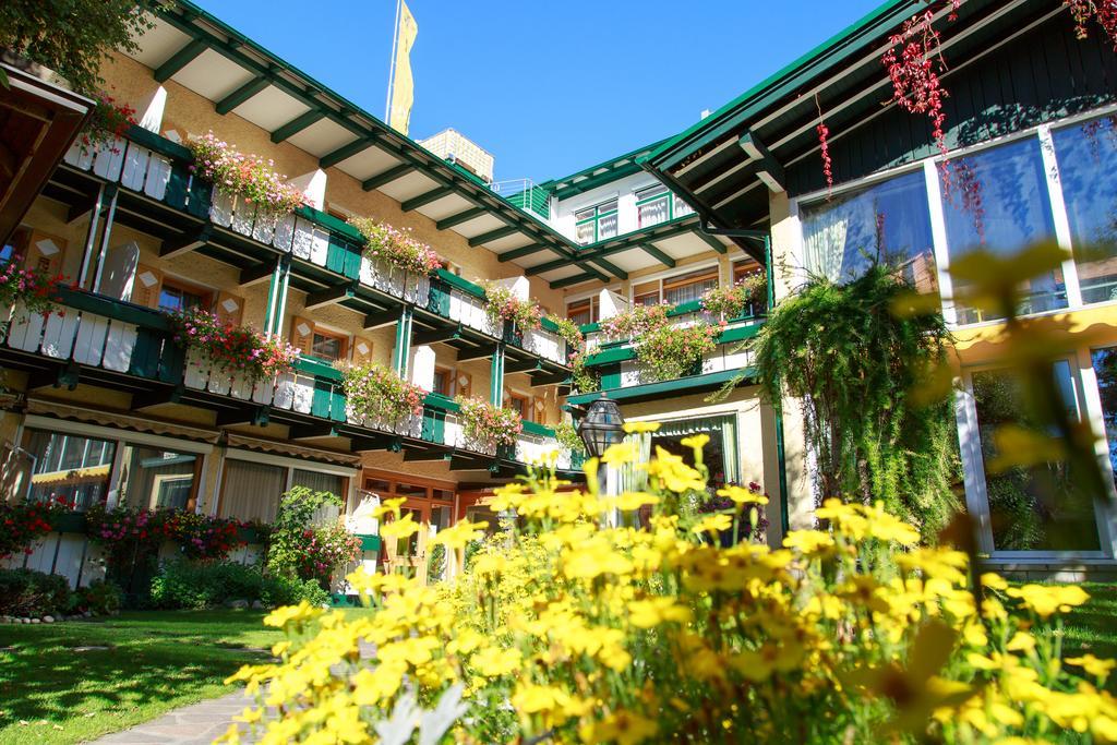 Hotel Cavallino Bianco - Weisses Roessl Innichen Buitenkant foto