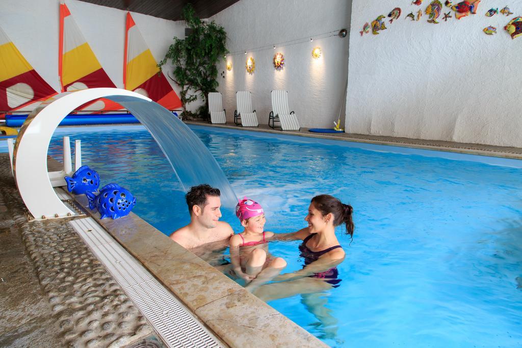 Hotel Cavallino Bianco - Weisses Roessl Innichen Buitenkant foto