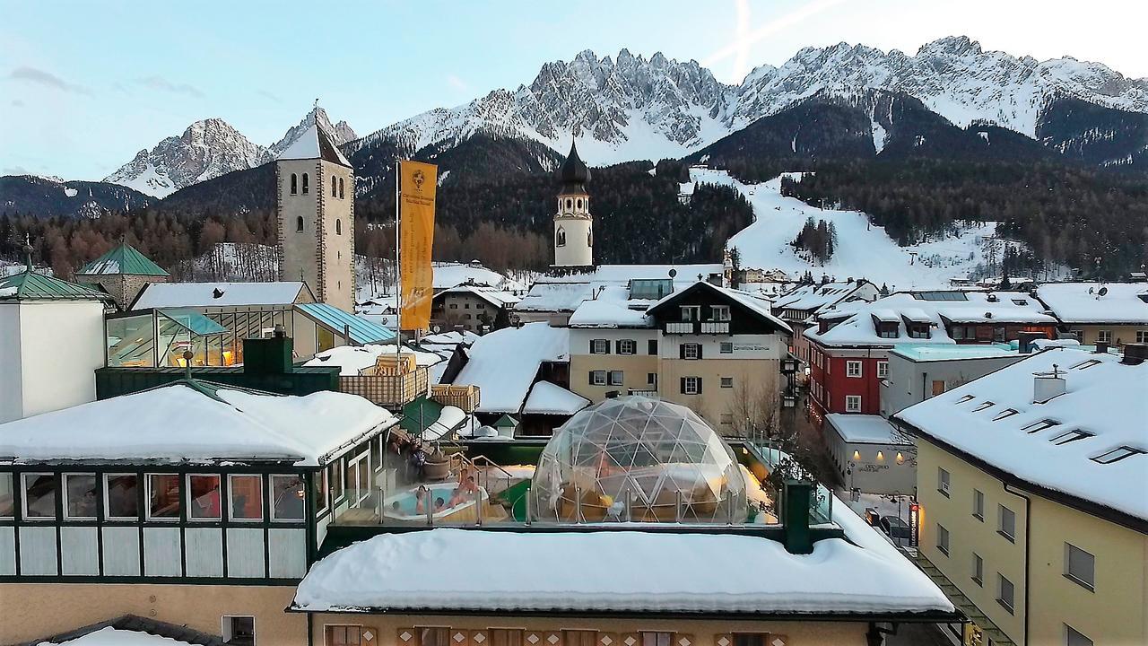 Hotel Cavallino Bianco - Weisses Roessl Innichen Buitenkant foto